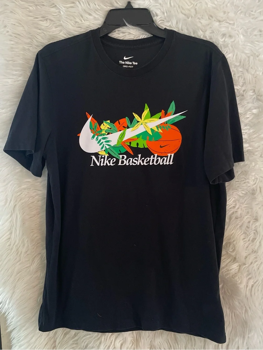 Nike Dri-Fit Basketball Men’s Short Sleeve Floral Black T-Shirt. FD0069-010; L